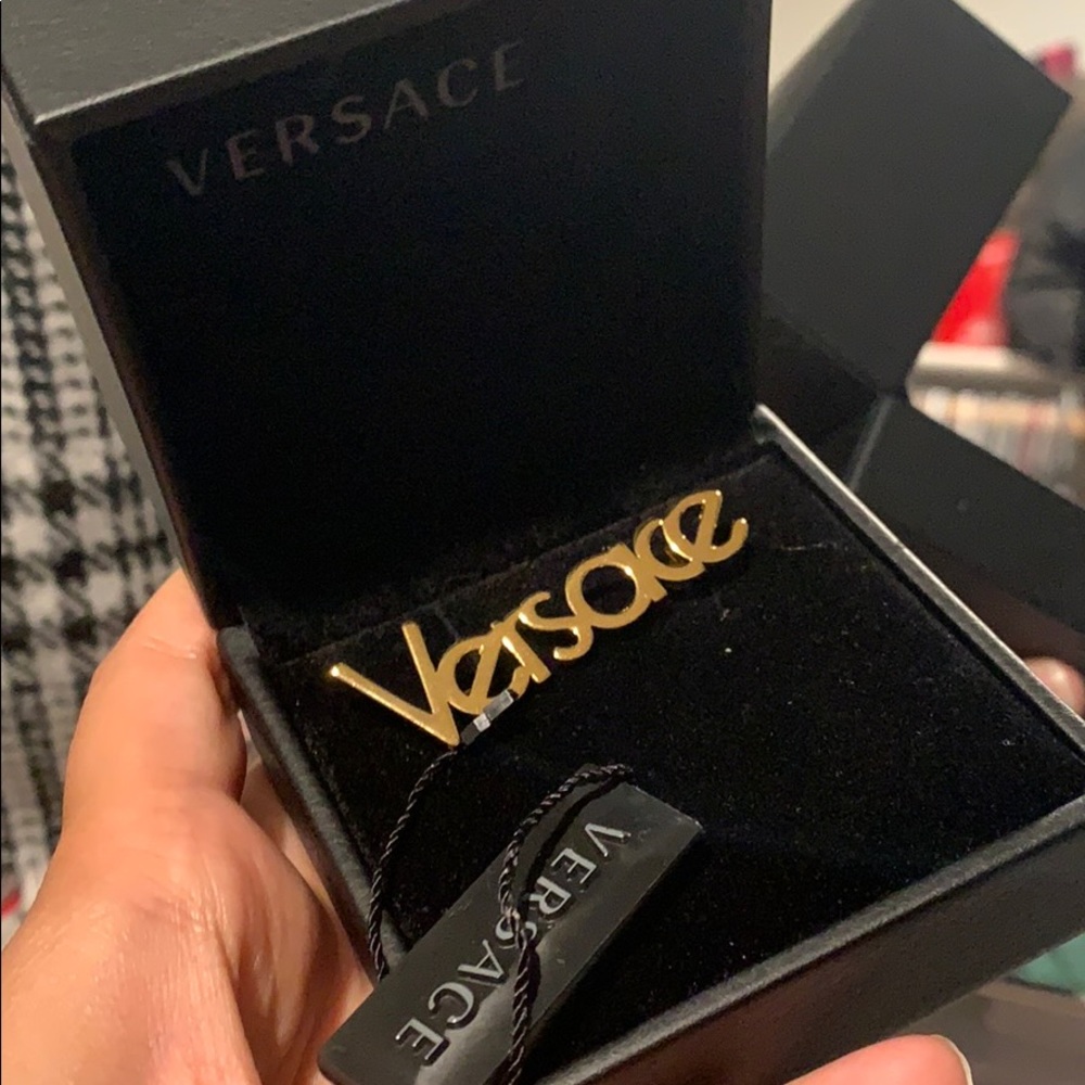 💕 AUTHENTIC BRAND NEW 💕VERSACE PIN